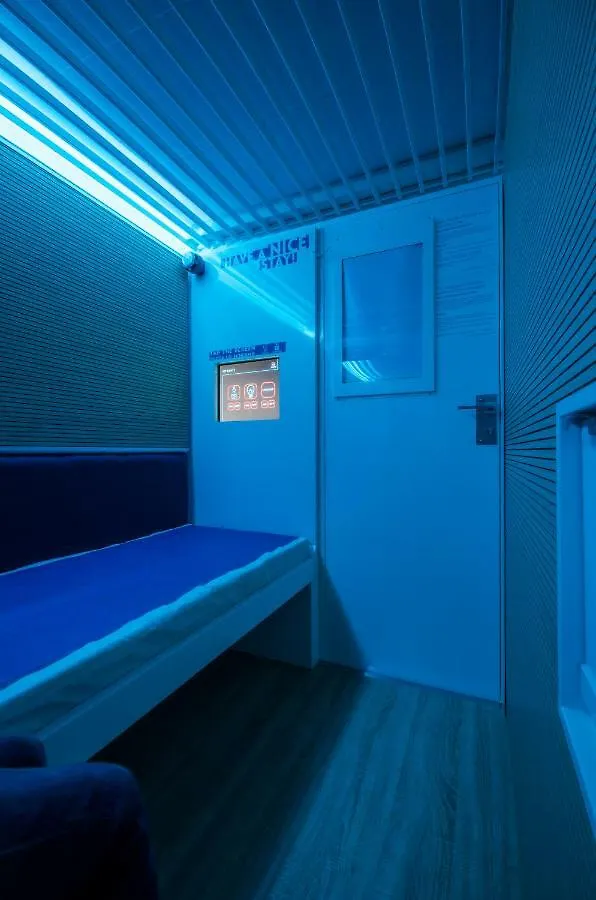 Resting Pods - -Zzzleepandgo Mxp Airport Hotel Ferno Capsule hotel